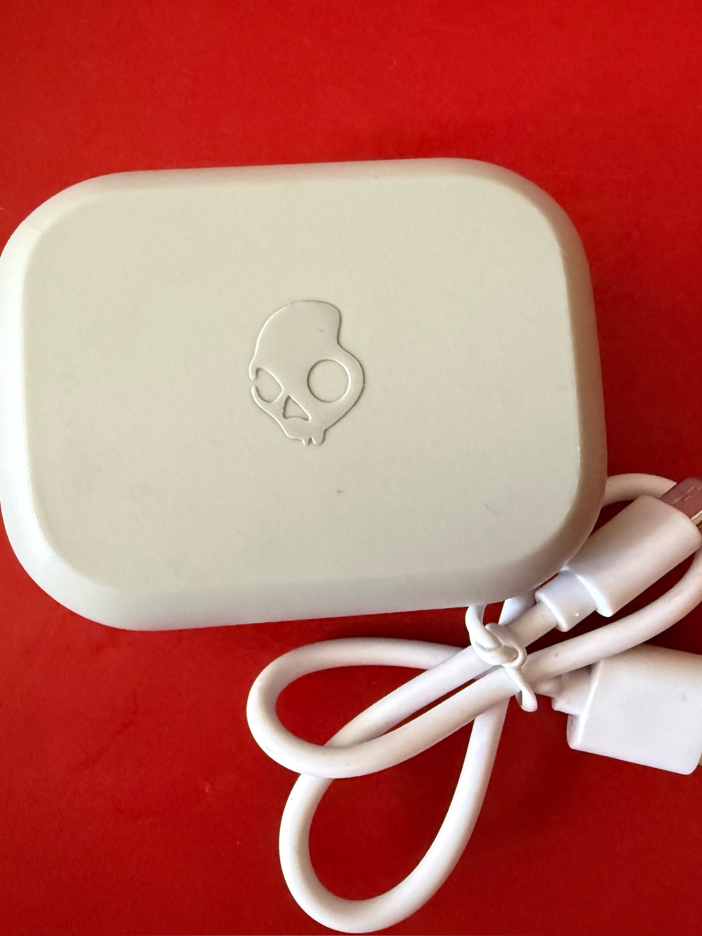 Skullcandy Grind Earbuds & Charging Case with White USB Cable